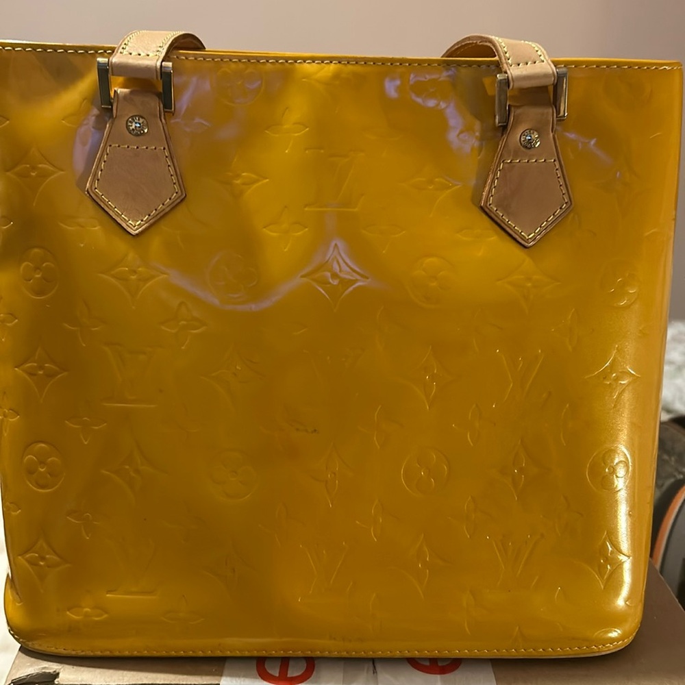 Louis Vuitton Jaune Color Vernis Bag Authentic Bag/Purse